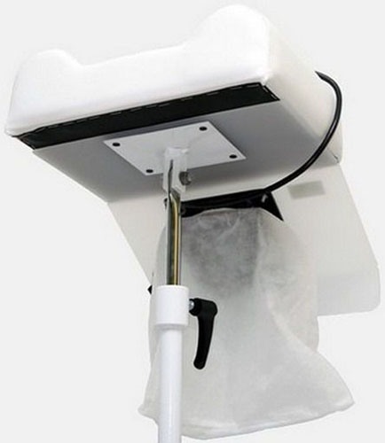 Вид снизу на пылесос для педикюра "Ultratech" при его совместном использовании со стойкой и подставкой для ног