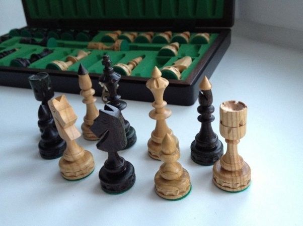 В дизайне фигур шахмат 