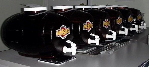 Шесть мини-пивоварен "MR.BEER" полностью обеспечат "живым" пивом даже очень посещаемый бар