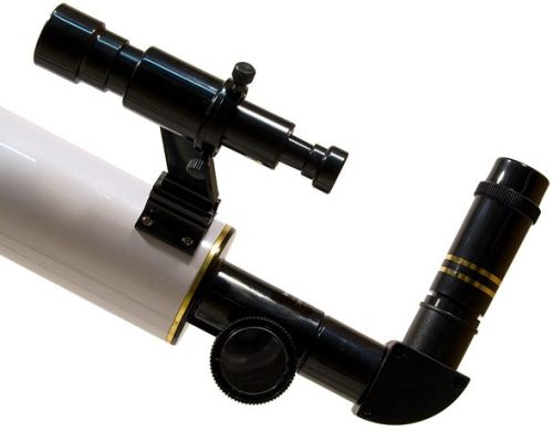Регулятор фокуса в телескопе Levenhuk Strike 50 NG не вызывает нареканий: ручка расположена рядом с окулярами и всегда под рукой